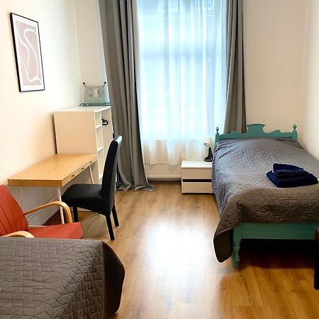 2 Rooms, Free Parking, 25 Min To Duesseldorf, 150 Mbps Wlan دوسبرغ المظهر الخارجي الصورة