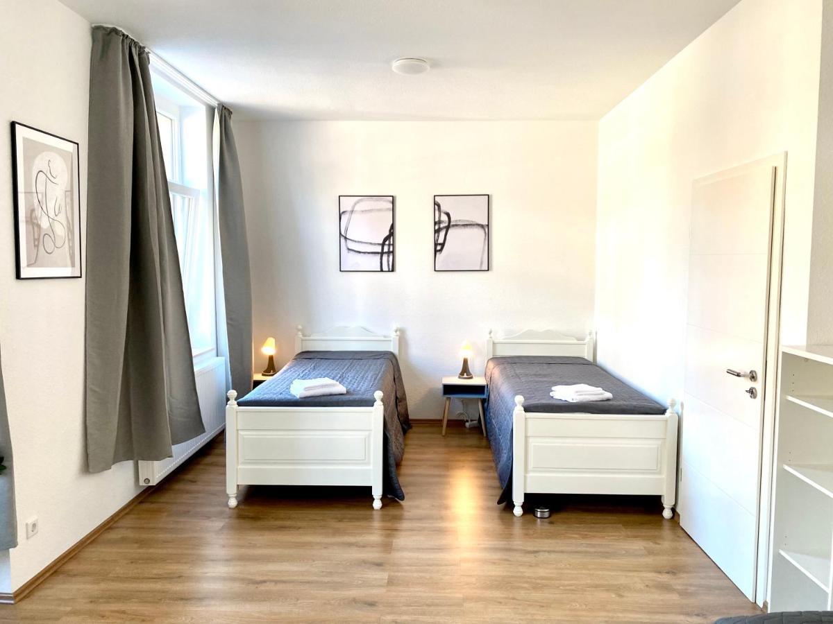 2 Rooms, Free Parking, 25 Min To Duesseldorf, 150 Mbps Wlan دوسبرغ المظهر الخارجي الصورة