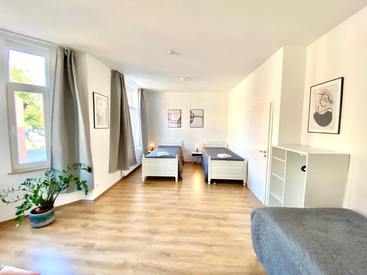 2 Rooms, Free Parking, 25 Min To Duesseldorf, 150 Mbps Wlan دوسبرغ المظهر الخارجي الصورة