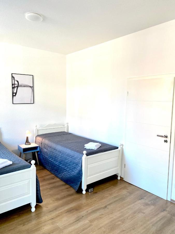 2 Rooms, Free Parking, 25 Min To Duesseldorf, 150 Mbps Wlan دوسبرغ المظهر الخارجي الصورة