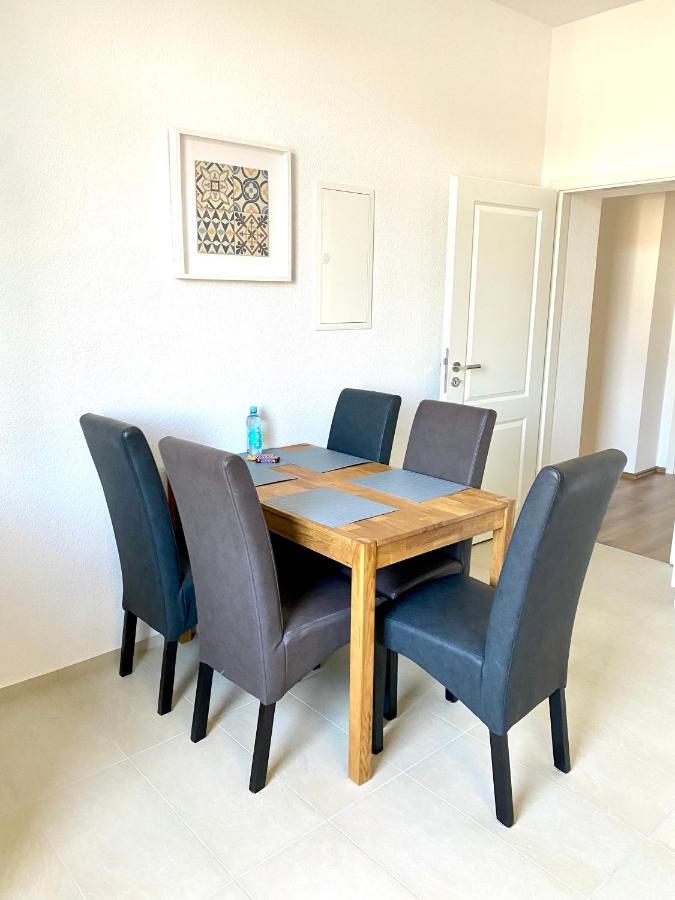 2 Rooms, Free Parking, 25 Min To Duesseldorf, 150 Mbps Wlan دوسبرغ المظهر الخارجي الصورة