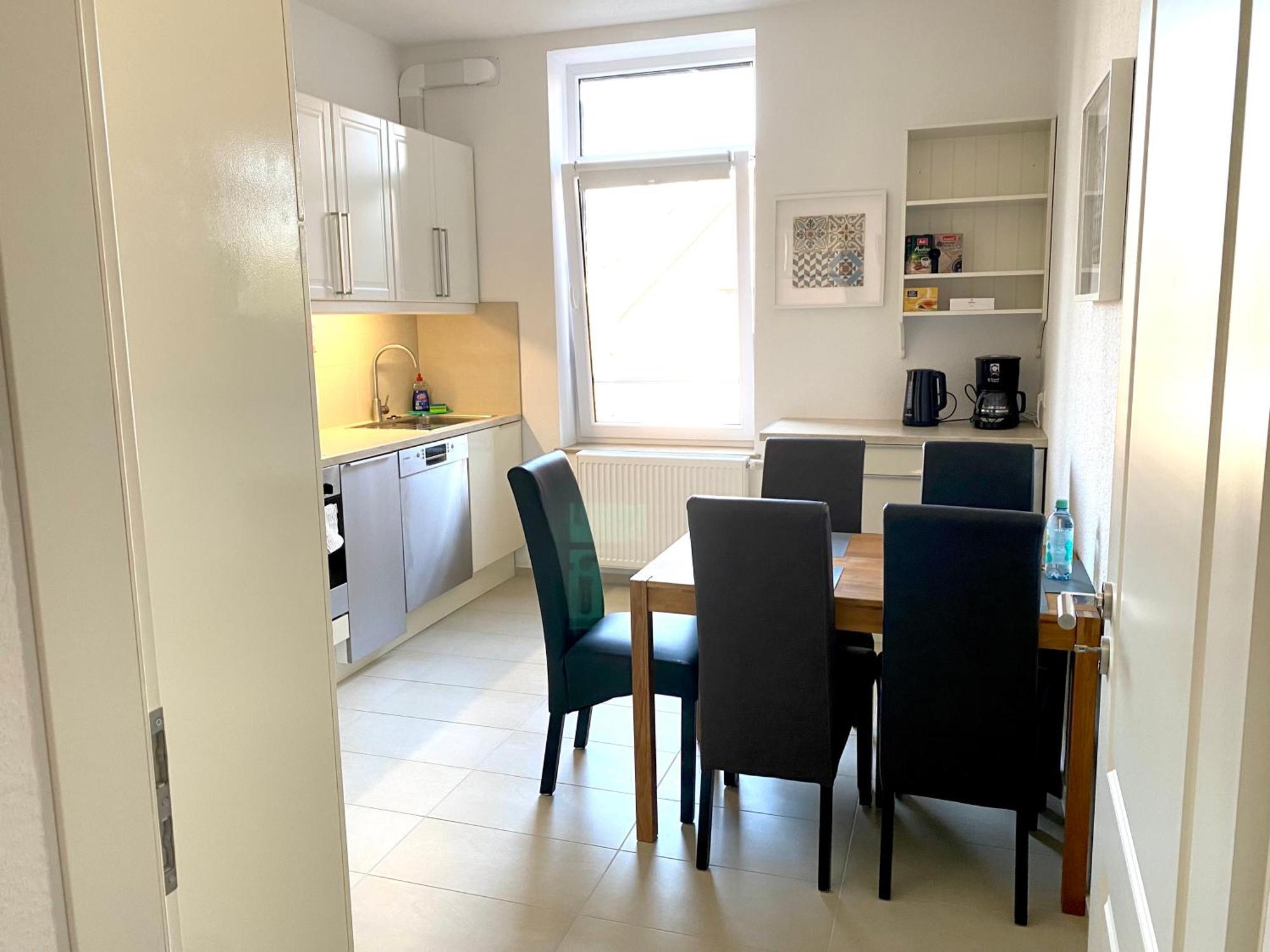 2 Rooms, Free Parking, 25 Min To Duesseldorf, 150 Mbps Wlan دوسبرغ المظهر الخارجي الصورة