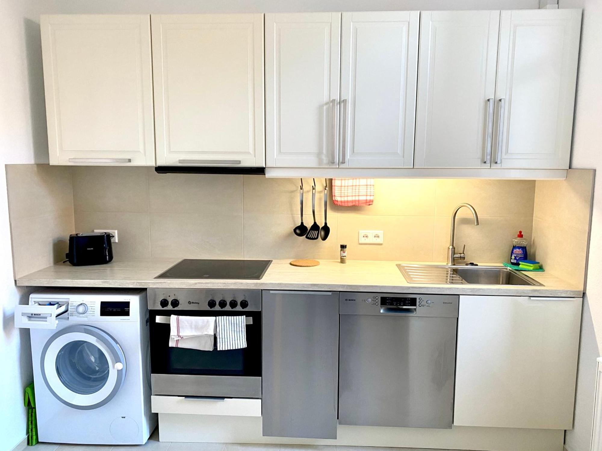 2 Rooms, Free Parking, 25 Min To Duesseldorf, 150 Mbps Wlan دوسبرغ المظهر الخارجي الصورة