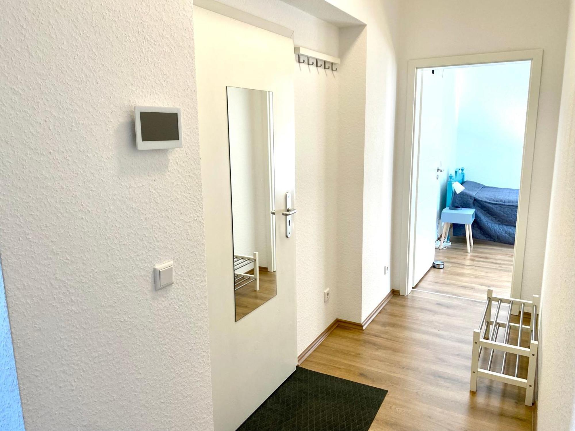 2 Rooms, Free Parking, 25 Min To Duesseldorf, 150 Mbps Wlan دوسبرغ المظهر الخارجي الصورة