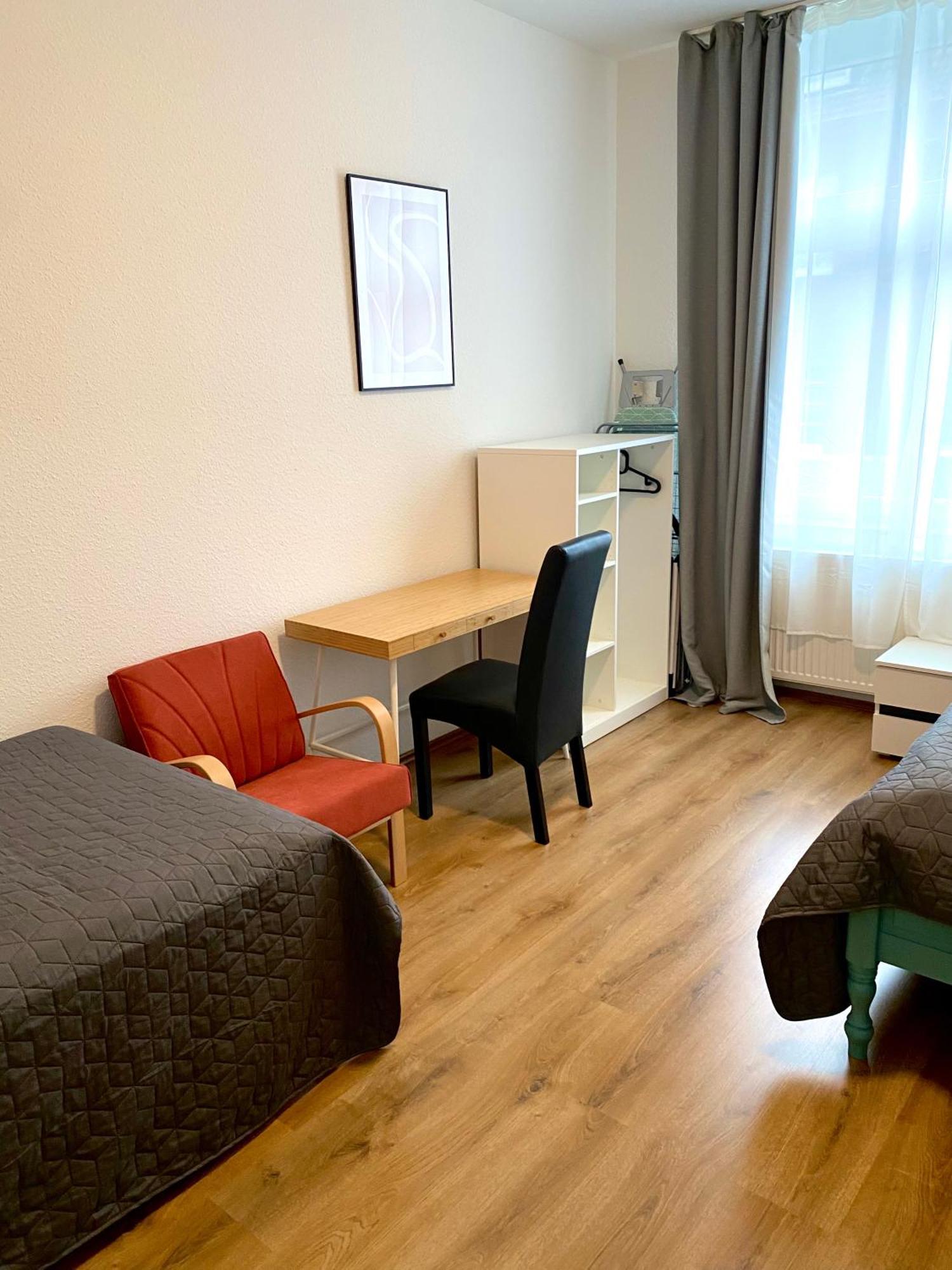 2 Rooms, Free Parking, 25 Min To Duesseldorf, 150 Mbps Wlan دوسبرغ المظهر الخارجي الصورة