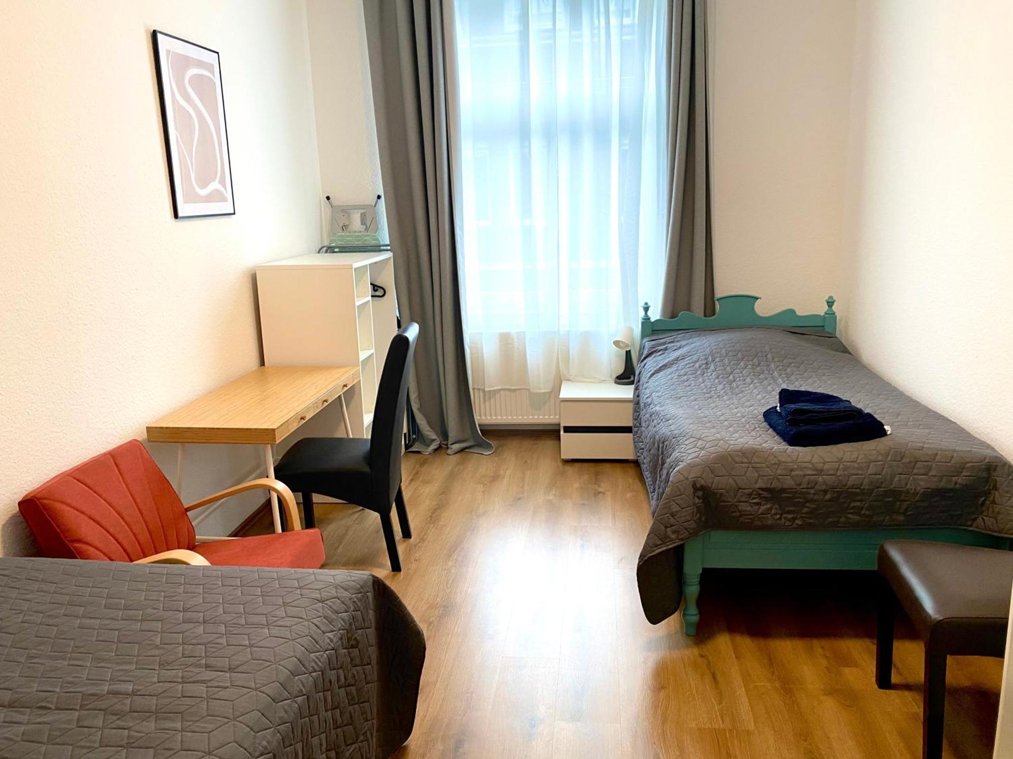 2 Rooms, Free Parking, 25 Min To Duesseldorf, 150 Mbps Wlan دوسبرغ المظهر الخارجي الصورة