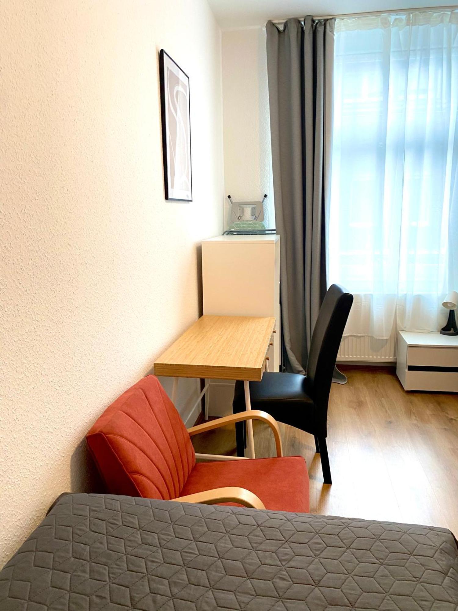 2 Rooms, Free Parking, 25 Min To Duesseldorf, 150 Mbps Wlan دوسبرغ المظهر الخارجي الصورة